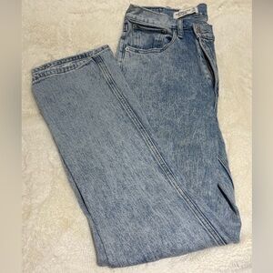 Abercrombie & Fitch women’s straight jean- front cross over
